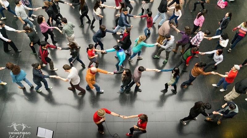 Intervención de baile en el hall central del Museo Nacional de Bellas Artes, SwingValpo.