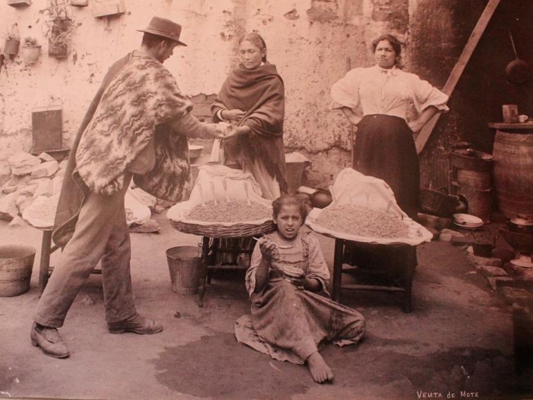 "Venta de Mote" fotografía de Valparaíso pertenecientes a Teodoro Kuhlmann. Colección Histórica MHNV.
