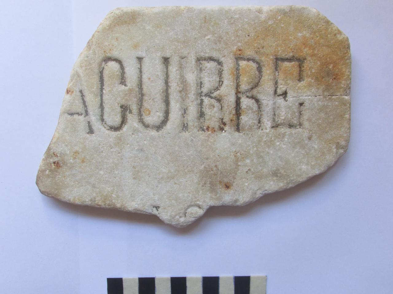 Fragmento de losa lapidaria de mármol (s. XX)